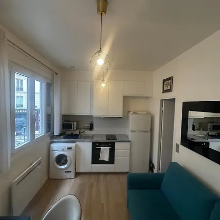 Modern Champs Elysees Stars Apartment Paris